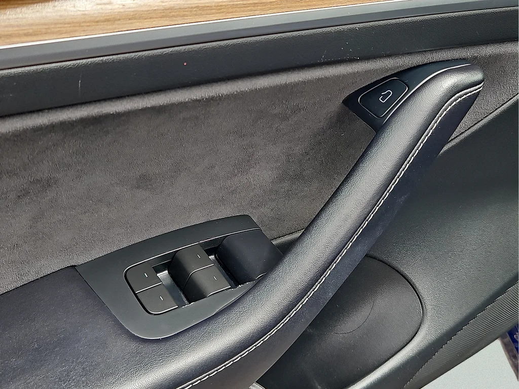 Used 2023 Blue Tesla Base image 12