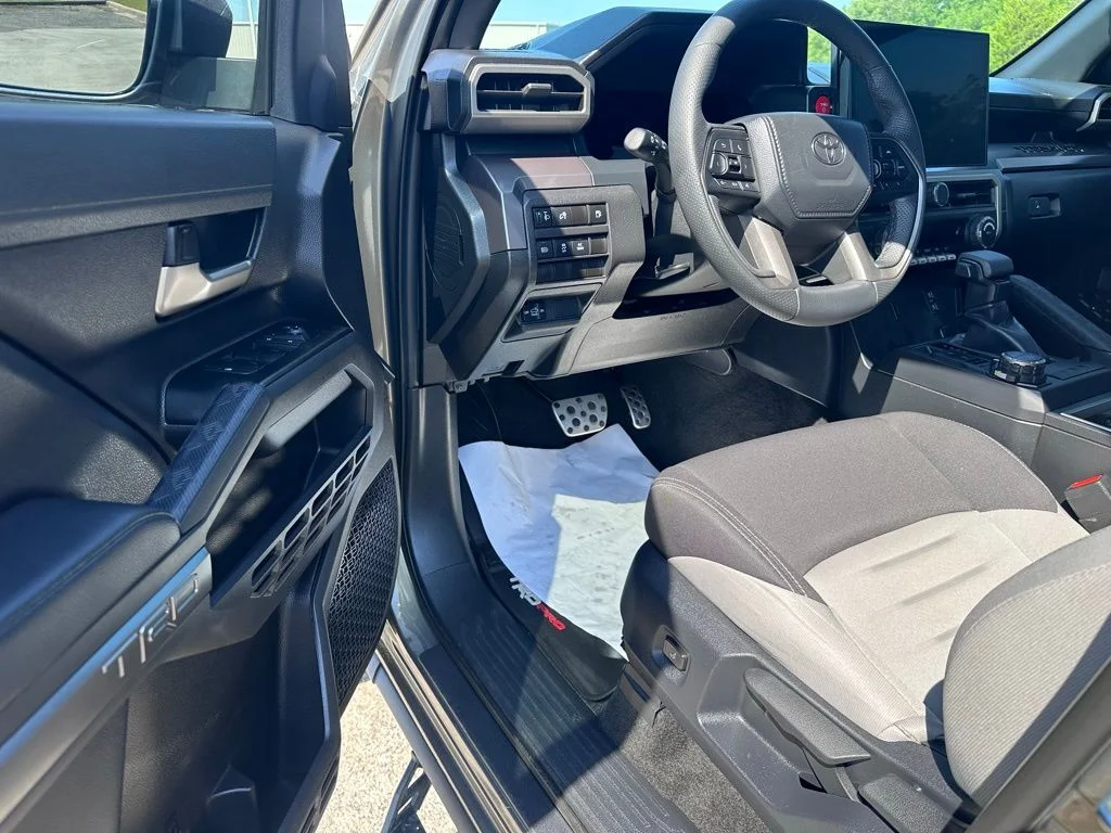 2025 Toyota Tacoma TRD Sport - Photo 13