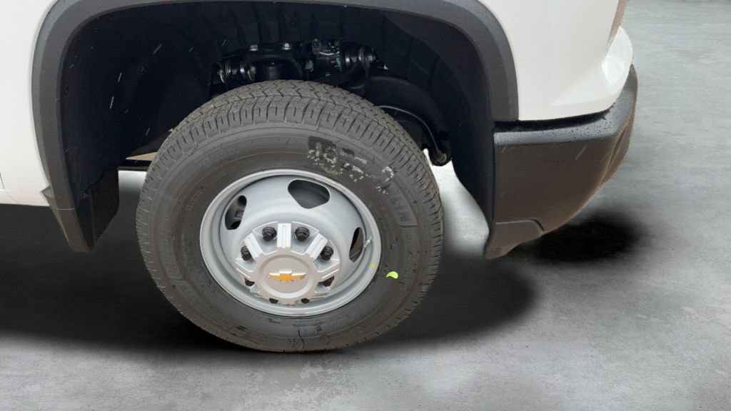 New 2026 Summit White Chevrolet Work Truck image 43
