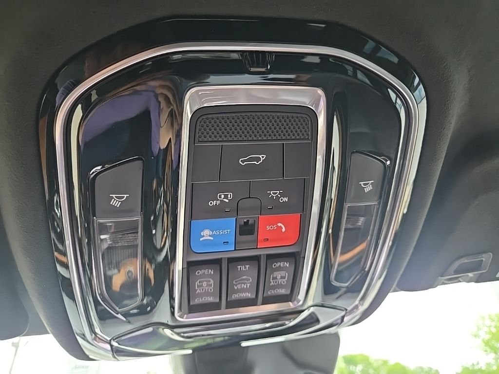 Used 2022 White Jeep Summit Reserve image 78