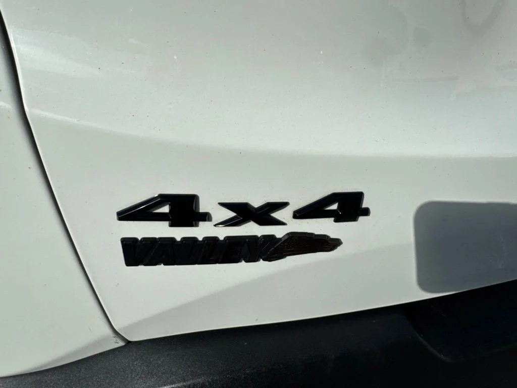 Certified Used 2020 Alpine White Clearcoat Jeep Latitude image 44