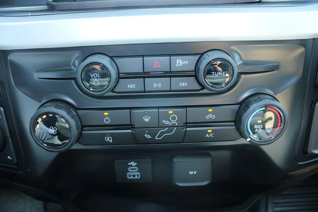New 2027 Oxford White Ford F-350® XL image 31