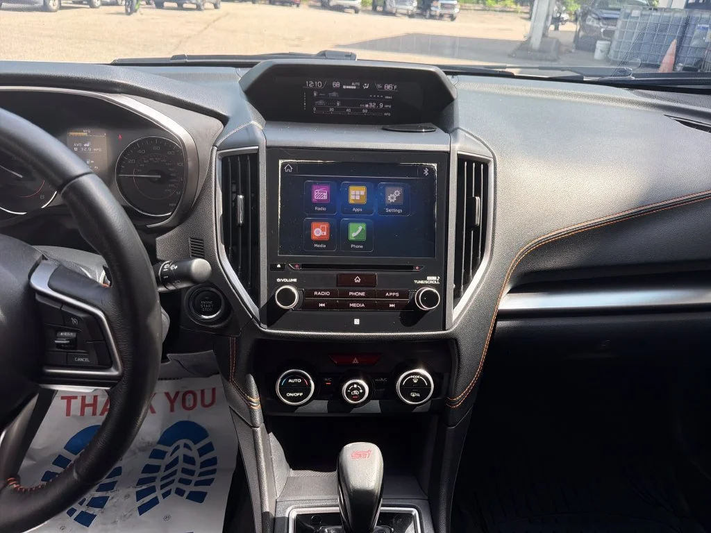 Used 2018 Silver Subaru 2.0i Limited image 48