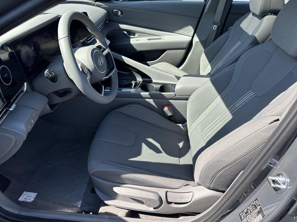 New 2025 Gray Hyundai SEL Convenience image 9