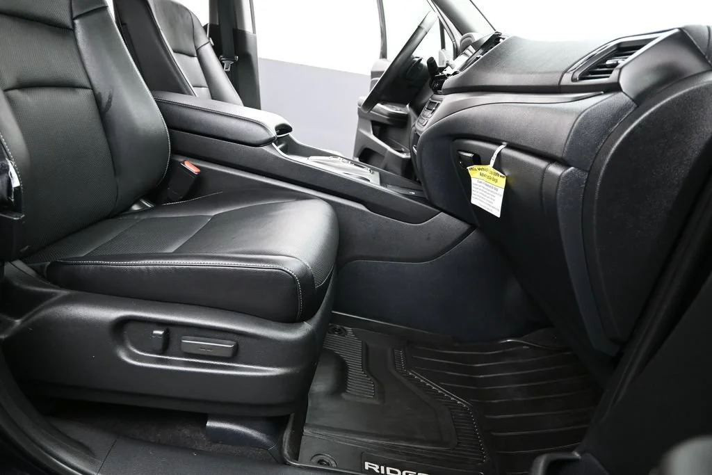 Certified Used 2024 Crystal Black Pearl Honda RTL image 68
