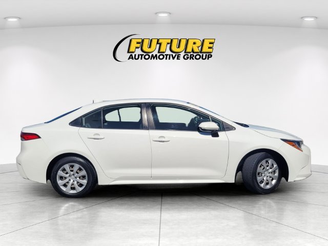 Used 2022 White Toyota LE image 3