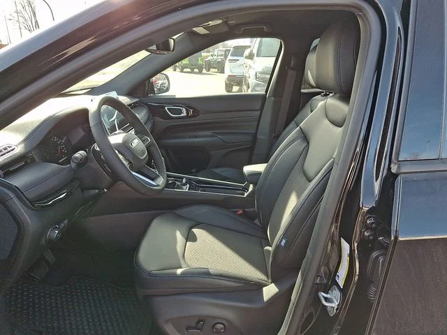 New 2026 Black Jeep Latitude image 13