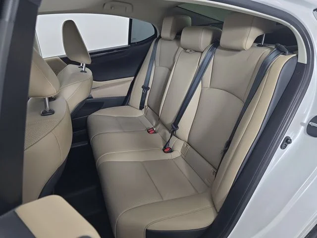 Used 2019 White Pearl Lexus 350 image 18