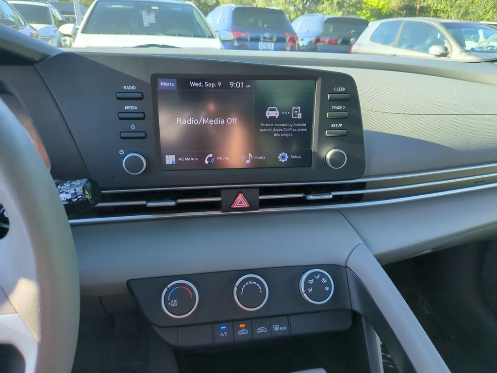 Used 2024 Red Hyundai SE image 8