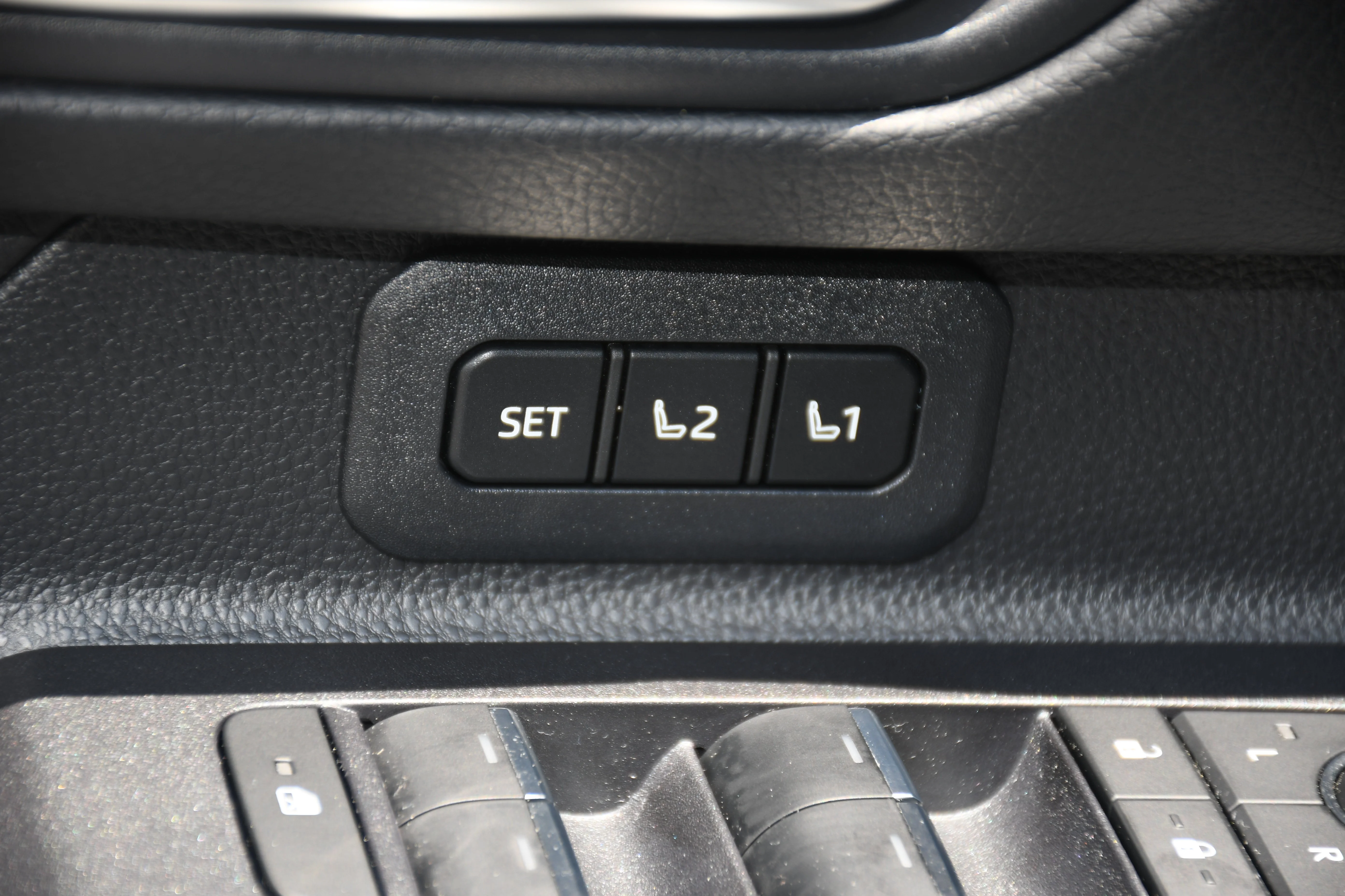 Certified Used 2025  Toyota  image 12