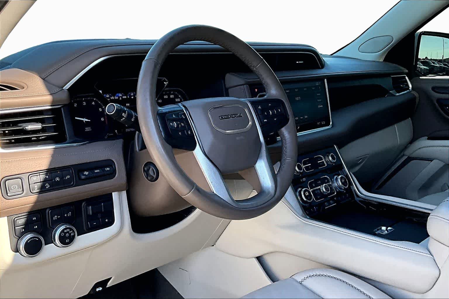 Used 2021 White Frost Tricoat GMC Denali image 17