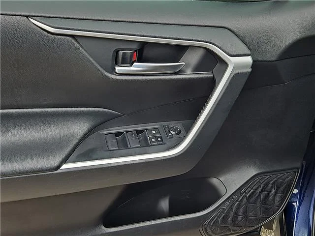 Used 2020 Blueprint Toyota XLE Front-wheel Drive image 16