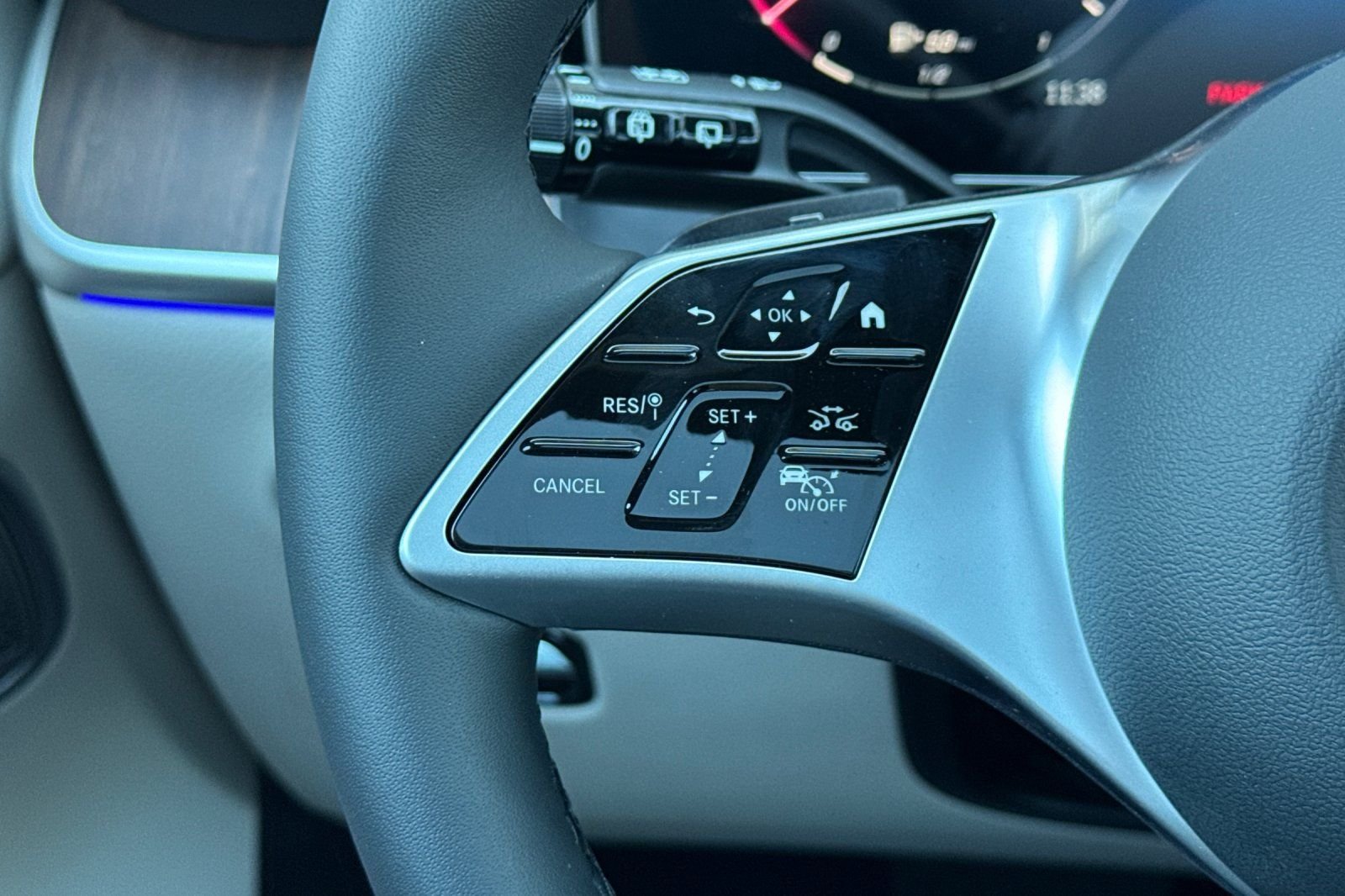New 2027 Polar White Mercedes-Benz GLC 300 image 30