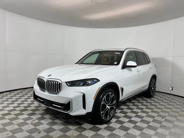 New 2026 Alpine White BMW xDrive40i image 3