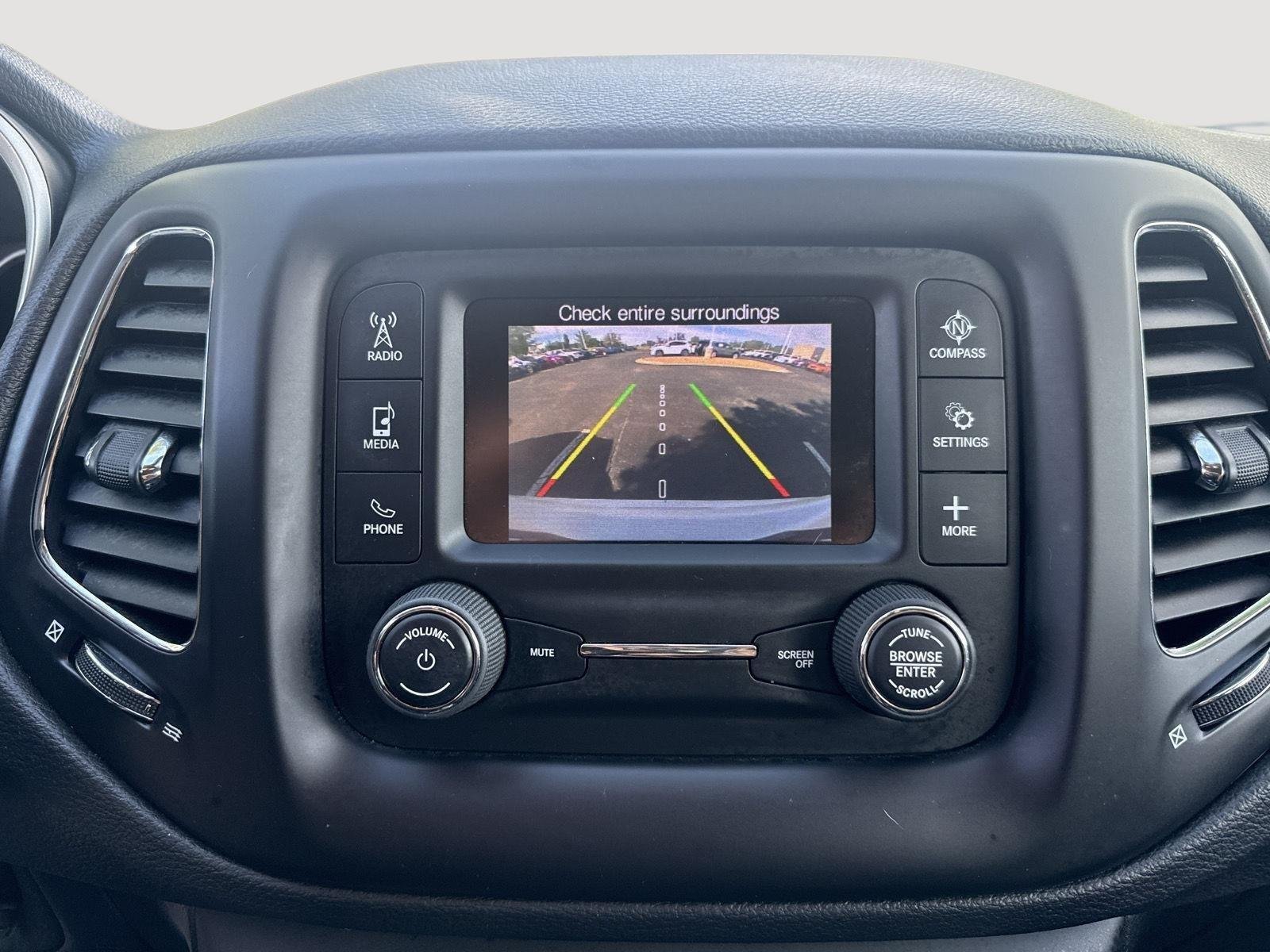 Used 2018 White Clearcoat Jeep Latitude image 27