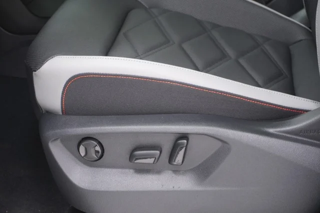 New 2026 Opal White Pearl Volkswagen 2.0T Peak Edition image 19
