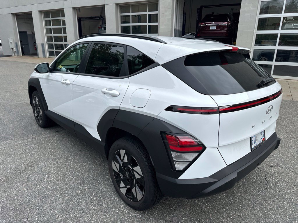 Used 2024 White Hyundai SEL image 2