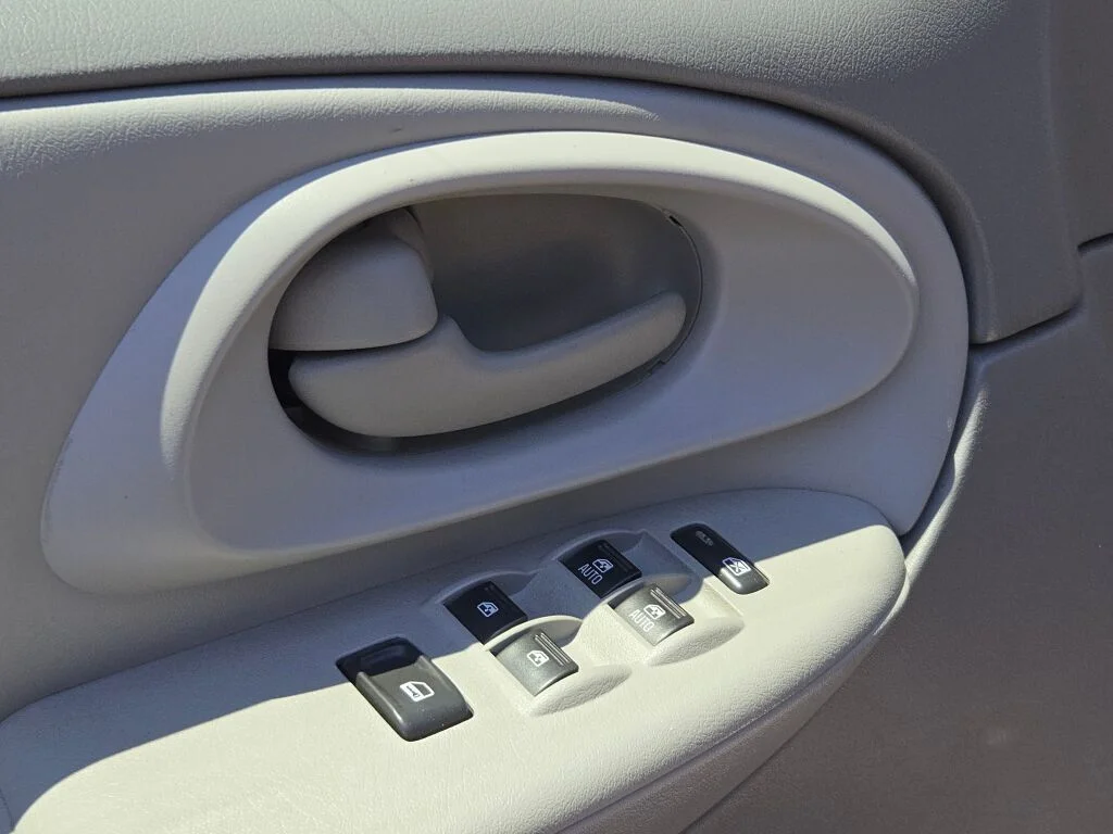 Used 2008 Red Chevrolet LS image 19