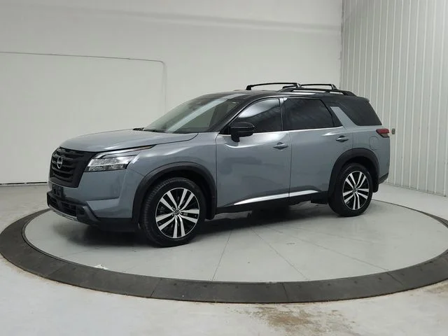 Used 2024 Gray Nissan Platinum image 4