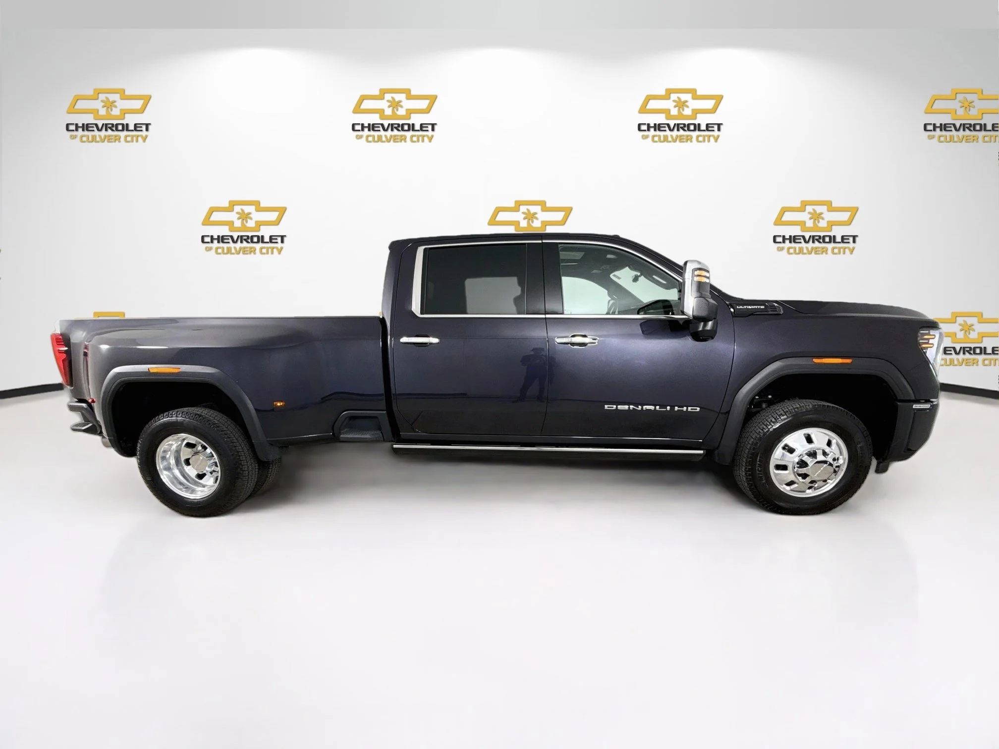 Used 2025 Titanium Rush Metallic GMC Denali Ultimate DRW image 9