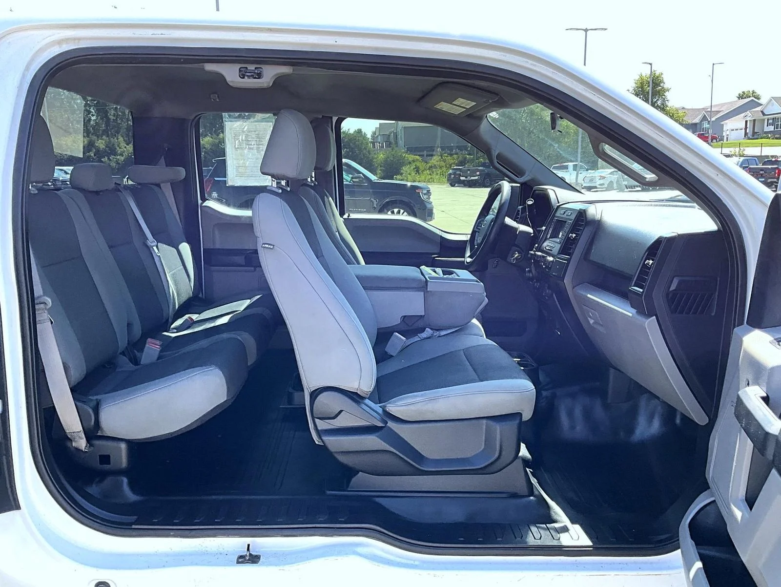 Used 2018 White Ford XL image 22
