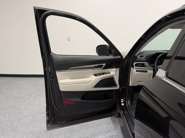 Used 2022 Black Kia EX image 9