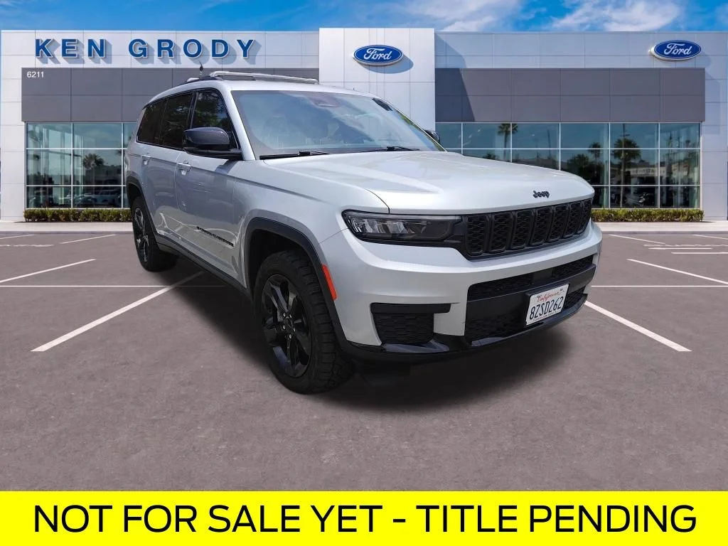 Used 2021 Silver Jeep Altitude image 1