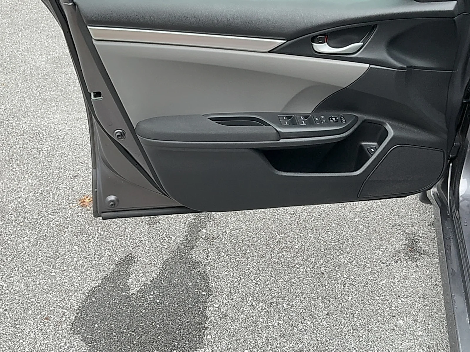 Used 2018  Honda LX image 6