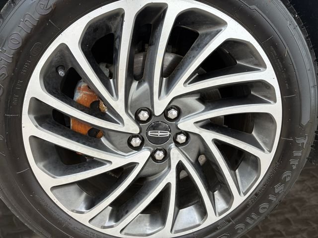 Used 2019 Blue Diamond Metallic Lincoln Reserve image 9