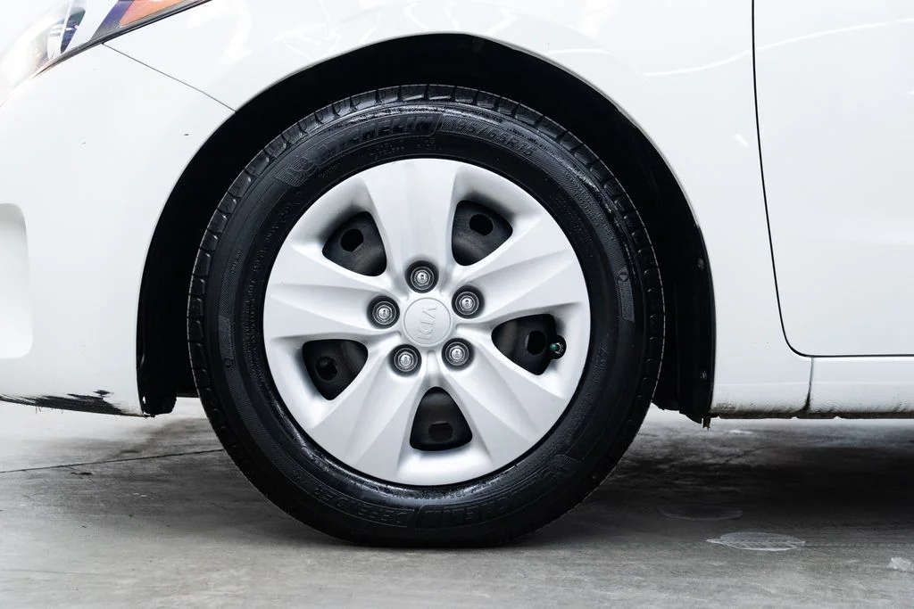 Used 2017 White Kia LX image 7