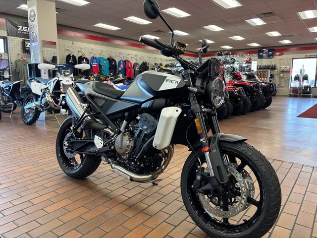 2025 Husqvarna Motorcycles SVARTPILEN 801