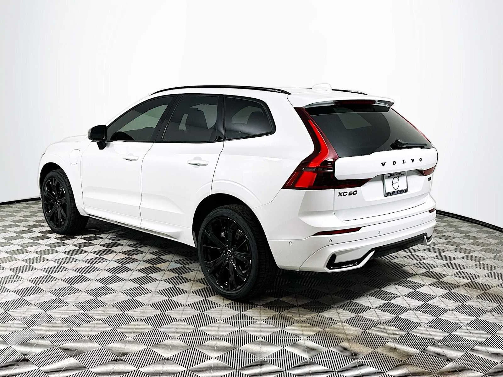 New 2026 Crystal White Volvo Ultra image 5