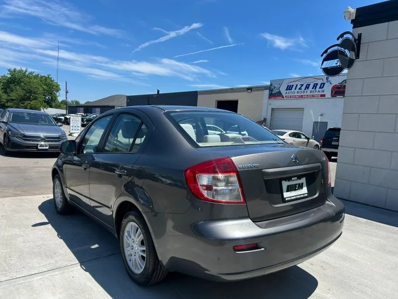 Used 2012 Gray Suzuki LE Sedan 4D image 6