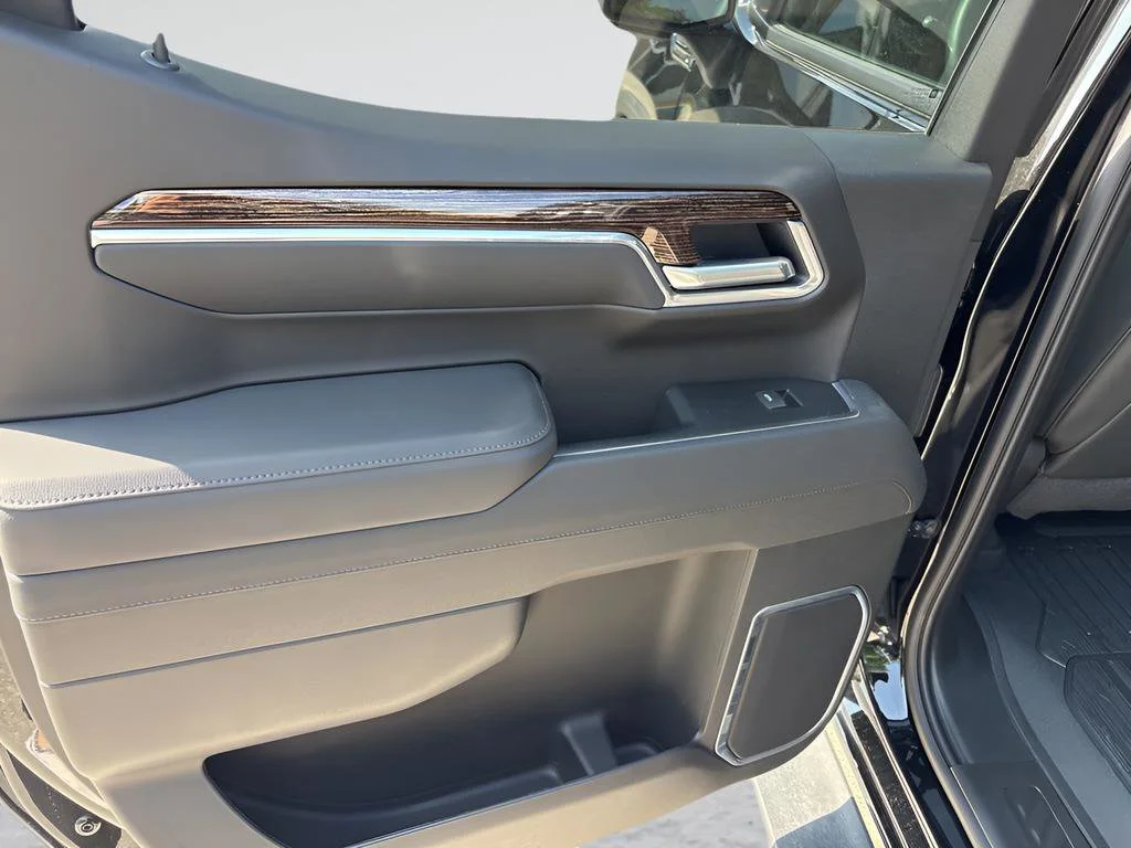 New 2026 Onyx Black GMC Elevation image 10