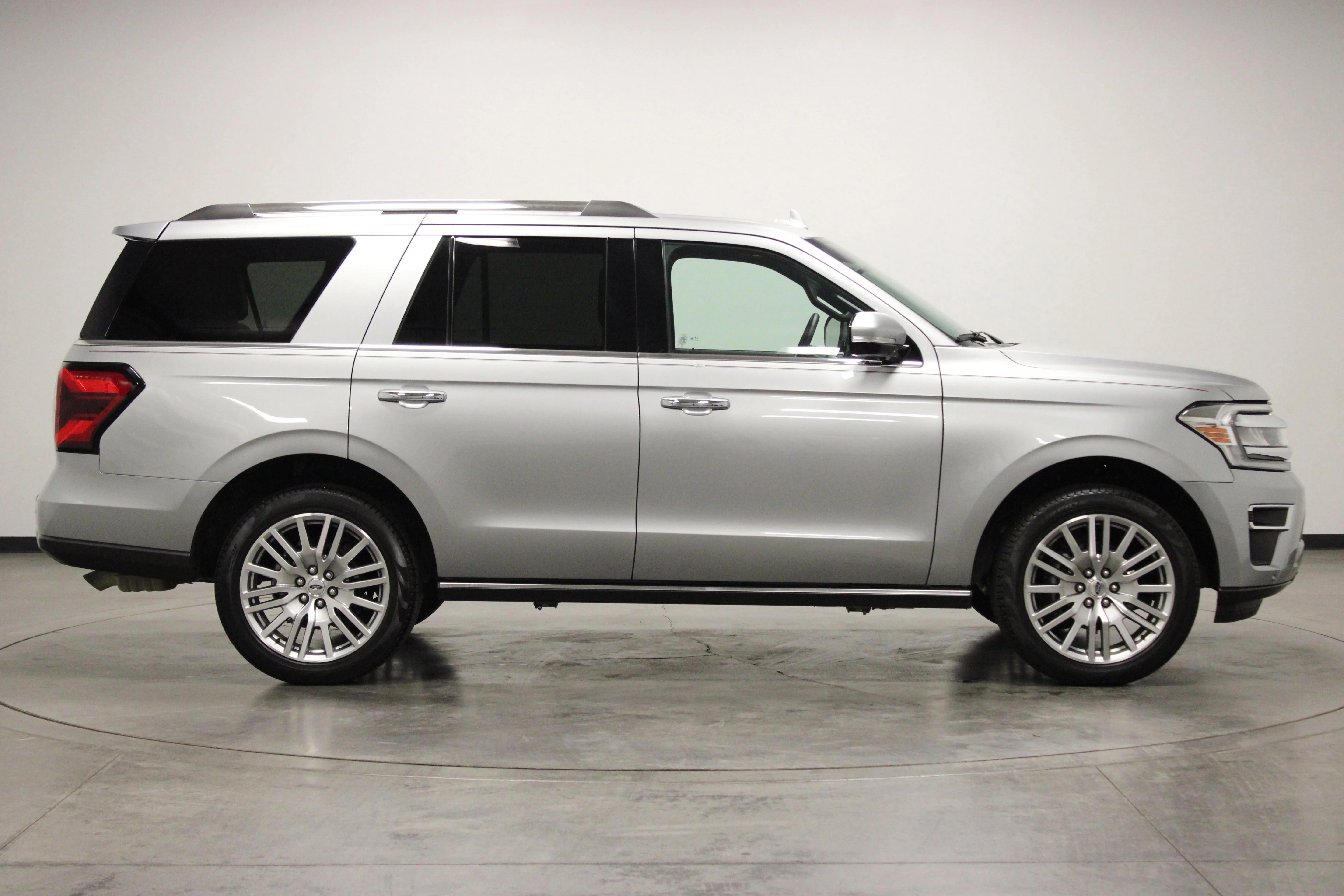 Used 2024 Silver Metallic Ford Limited image 9