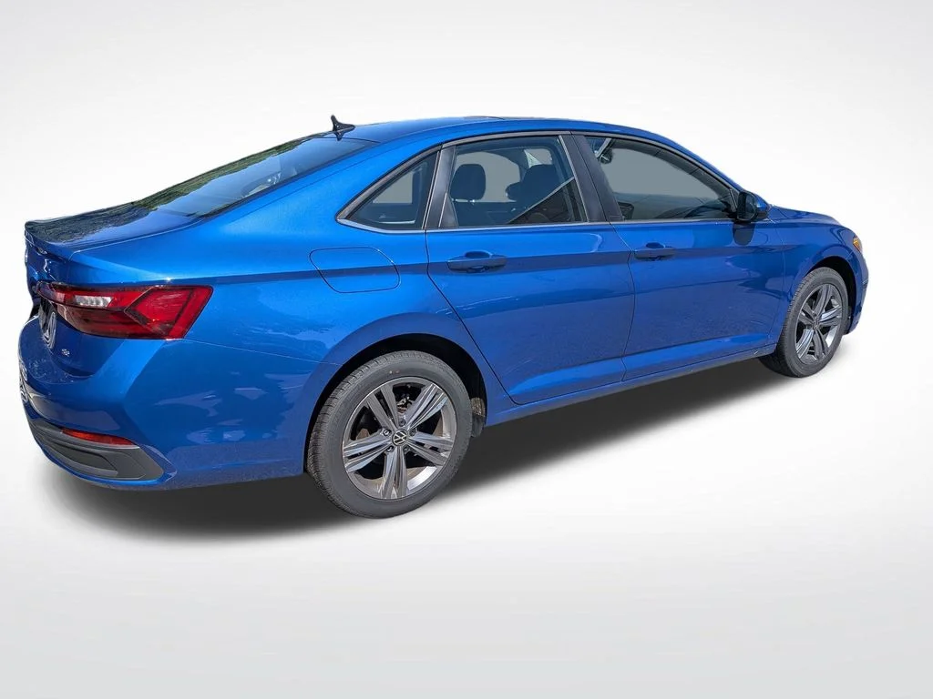 Used 2023 Blue Volkswagen 1.5T SE image 3