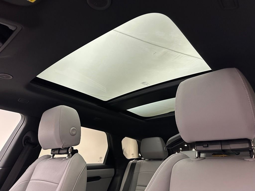New 2026 Arroios Grey Metallic Land Rover S image 11