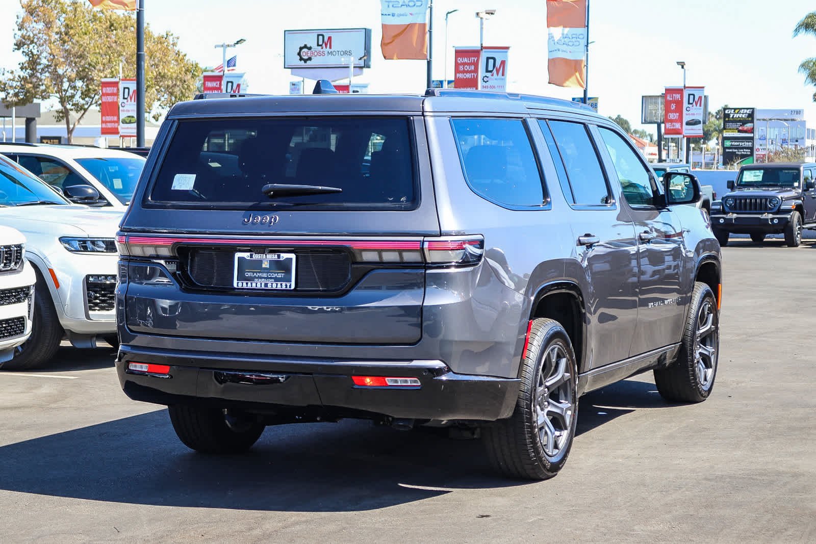 New 2026 Baltic-Gray Metallic Clear-Coat Exterior Paint Jeep Limited Altitude image 4