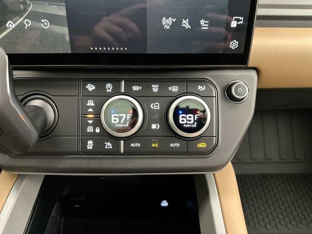 New 2026 Woolstone Green Metallic Land Rover X image 22