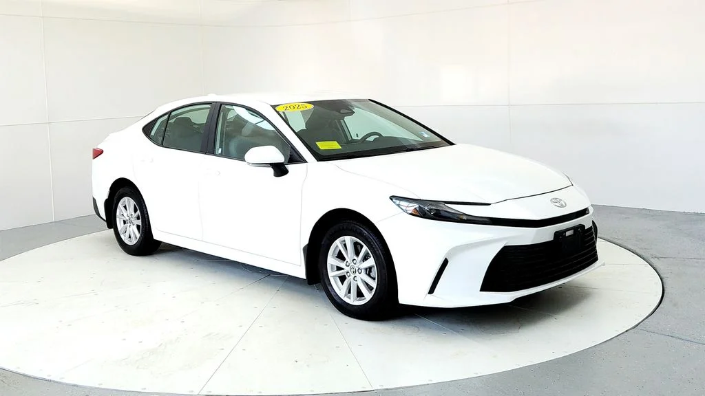 Used 2025 White Toyota LE image 7