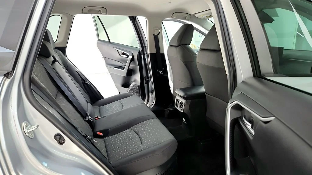 Certified Used 2022 Silver Toyota XLE image 18
