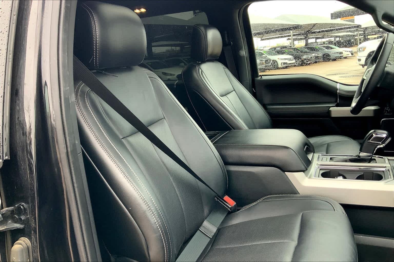 Used 2020 Agate Black Metallic Ford LARIAT image 10