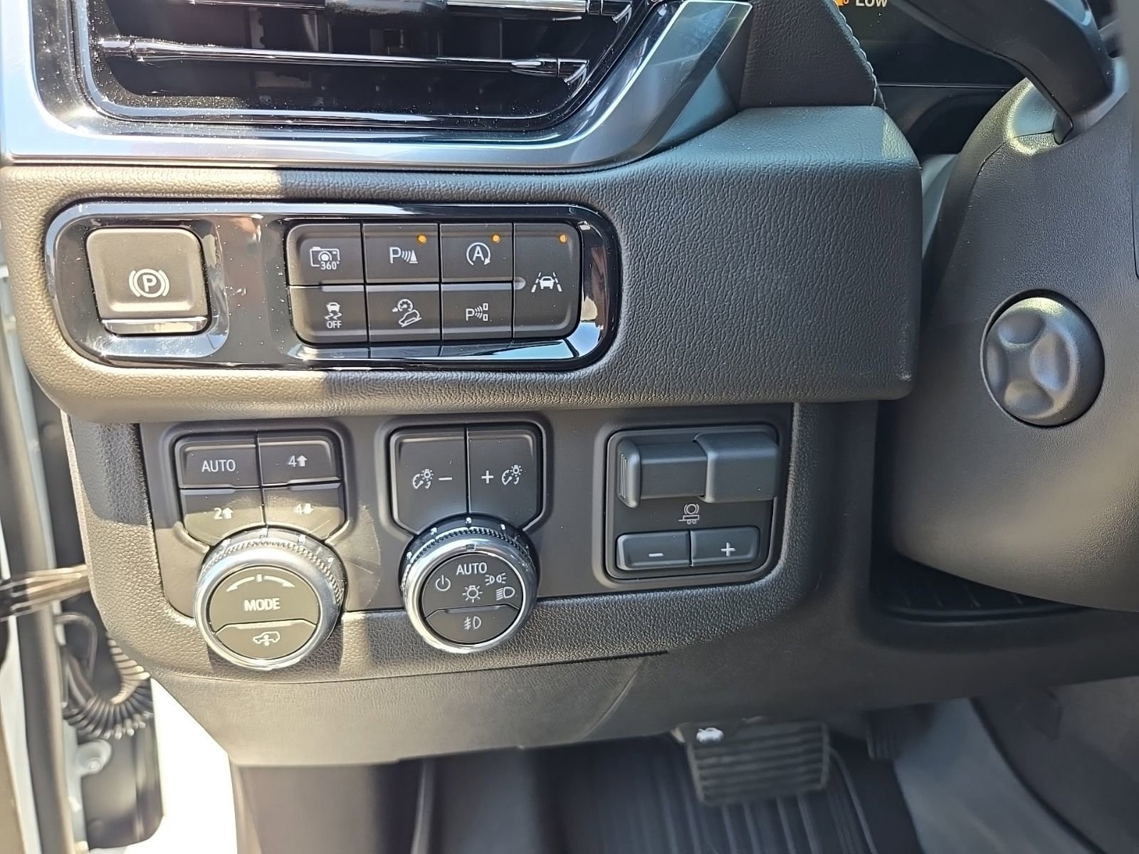 2026 GMC Yukon XL Denali - Photo 34