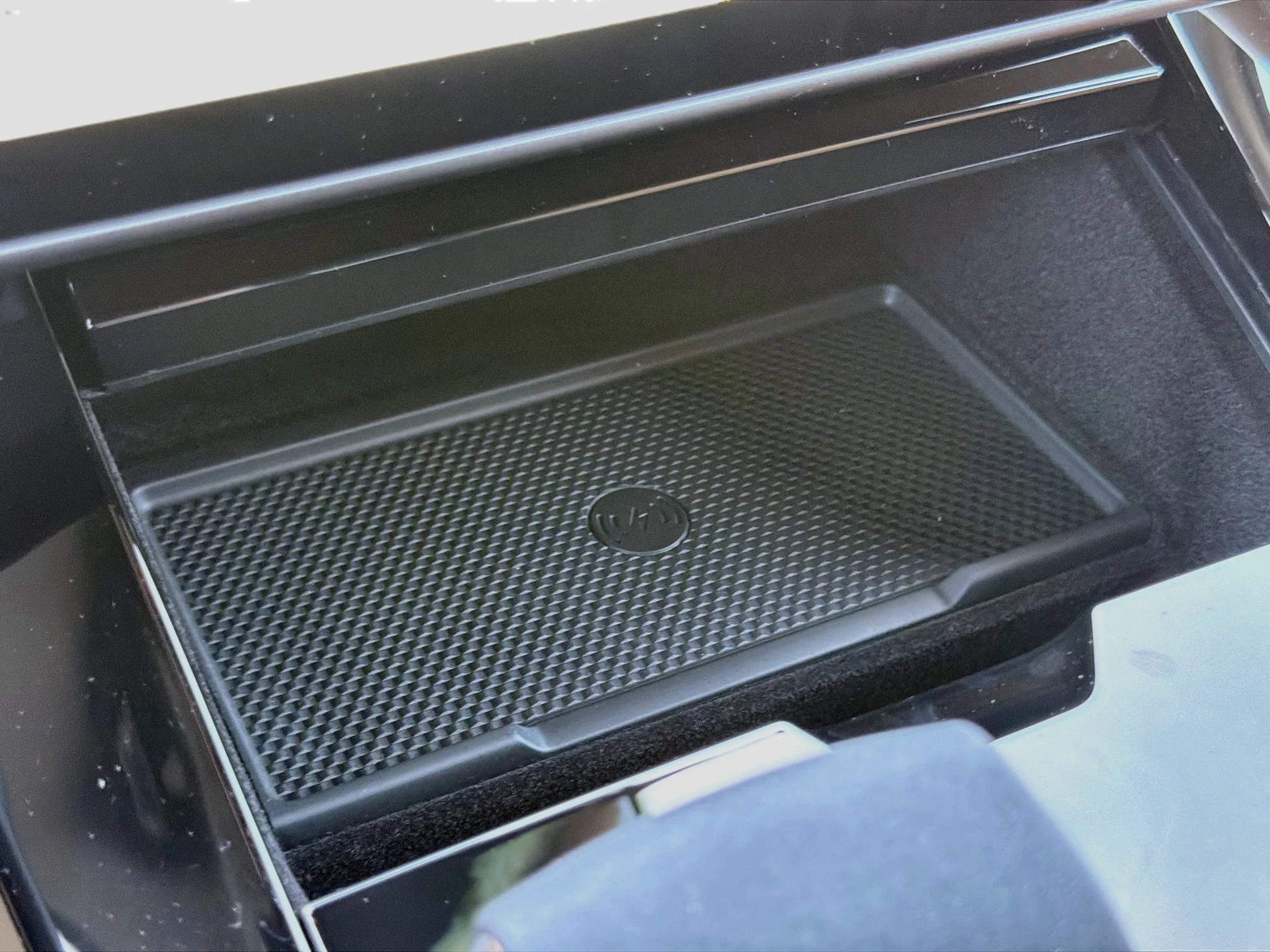New 2026 Santorini Black Land Rover Dynamic SE image 32