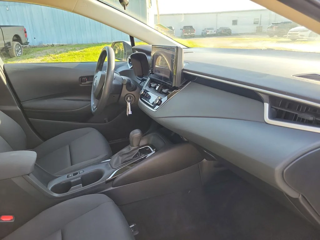 Used 2024 Ice Toyota LE image 33