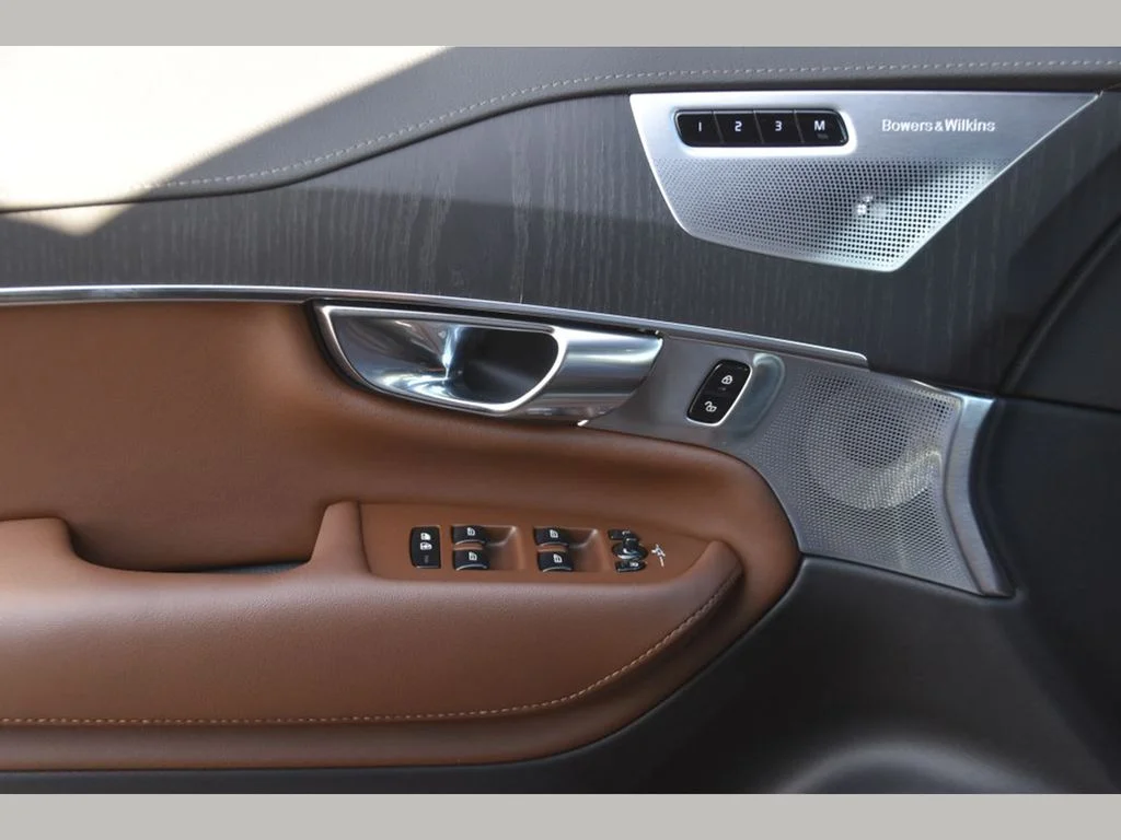 Used 2022 Pine Grey Metallic Volvo Inscription image 28