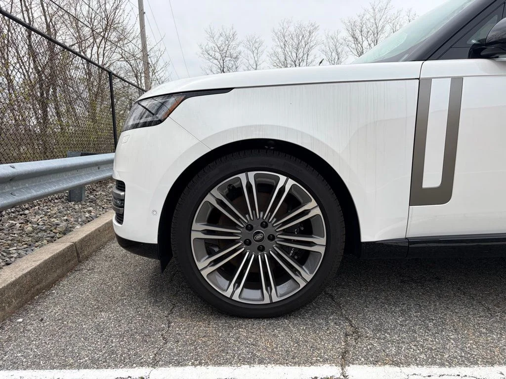 New 2025 White Land Rover SE image 9