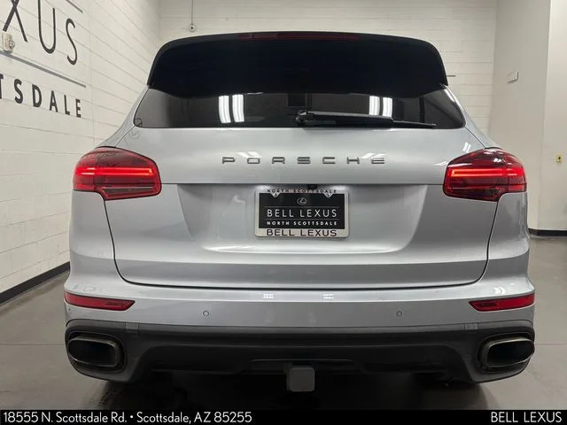 Used 2018  Porsche Base image 6