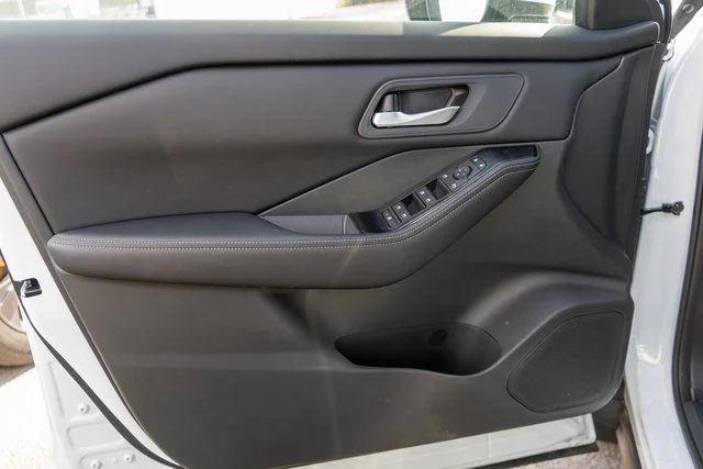 2026 Nissan Rogue SV - Photo 9