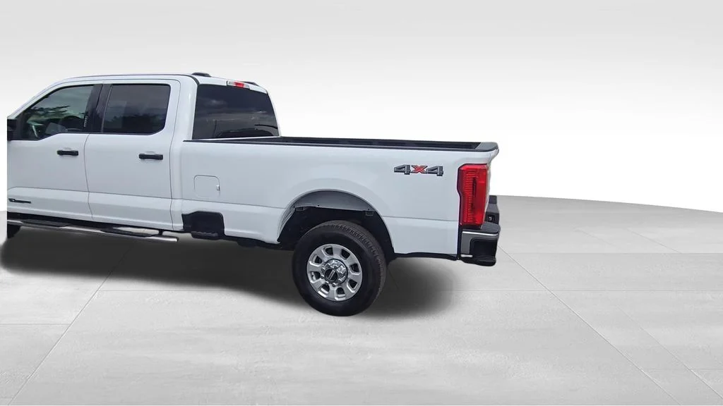 Used 2023 White Ford XLT image 6